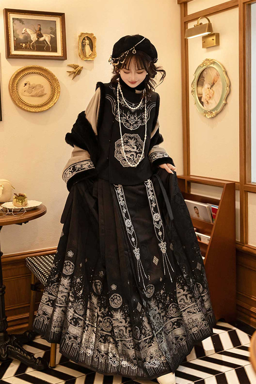 Modern Hanfu Black Mother-of-Pearl Inlay with Ma Mian Qun and Noble Lady Style