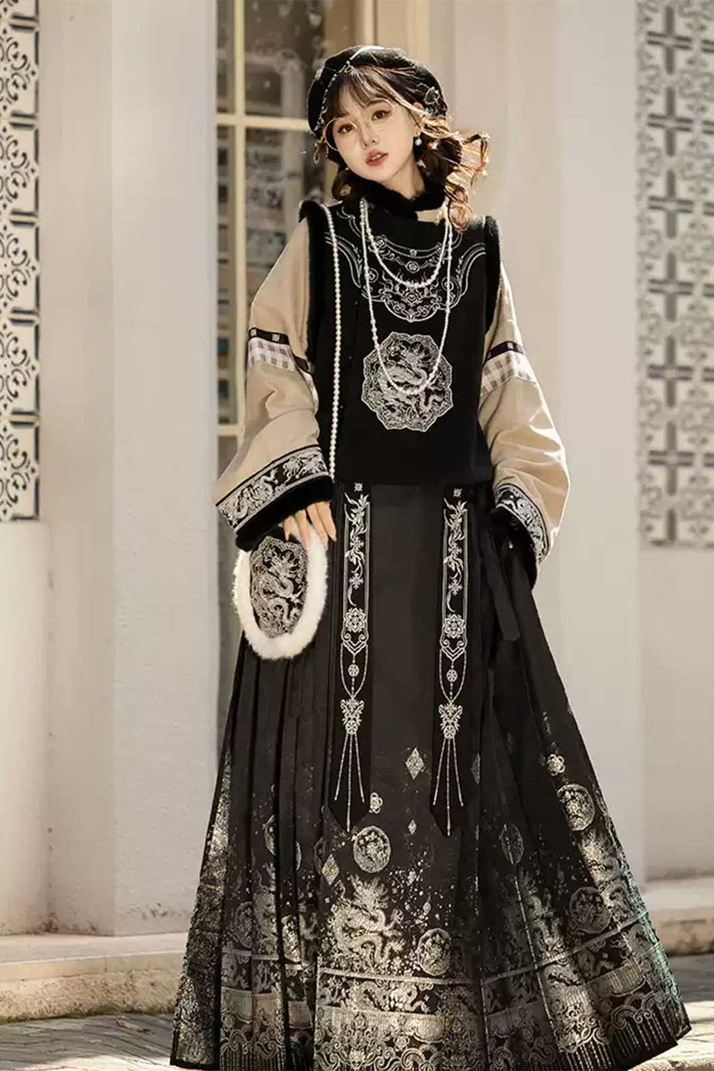 Modern Hanfu Black Mother-of-Pearl Inlay with Ma Mian Qun and Noble Lady Style