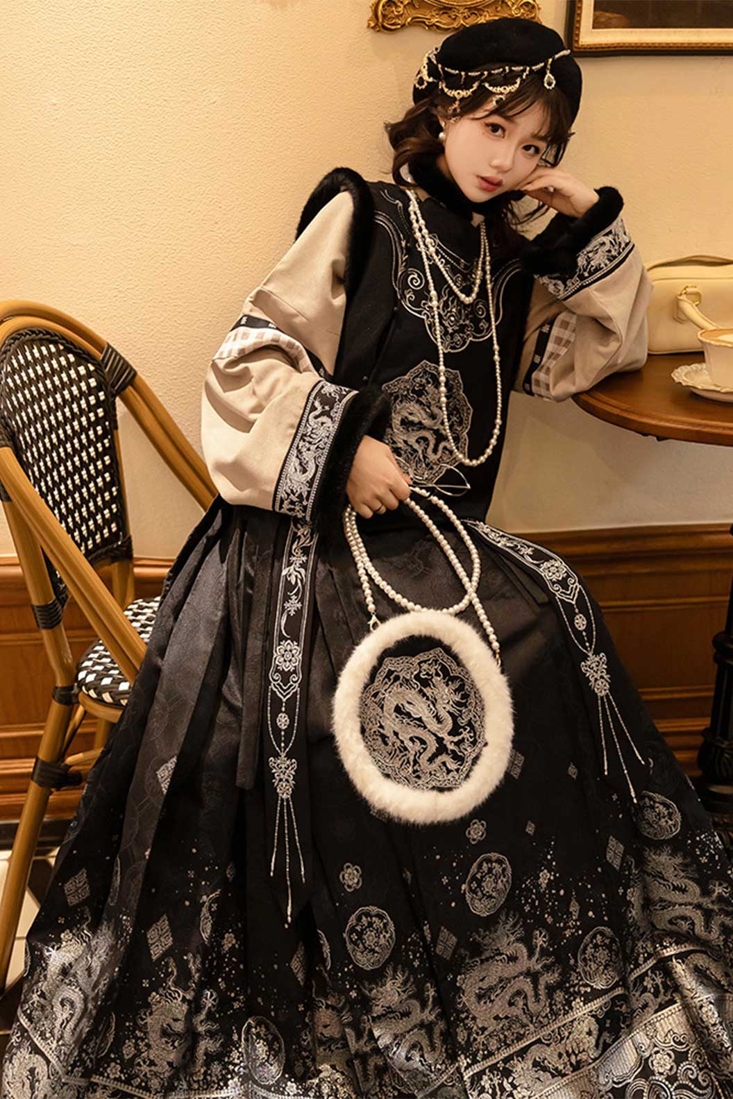 Modern Hanfu Black Mother-of-Pearl Inlay with Ma Mian Qun and Noble Lady Style