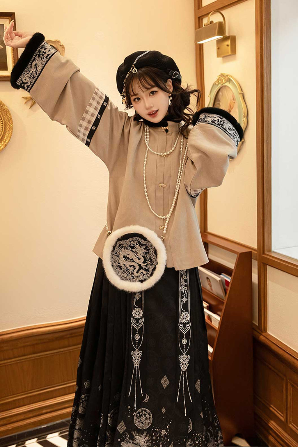 Modern Hanfu Black Mother-of-Pearl Inlay with Ma Mian Qun and Noble Lady Style