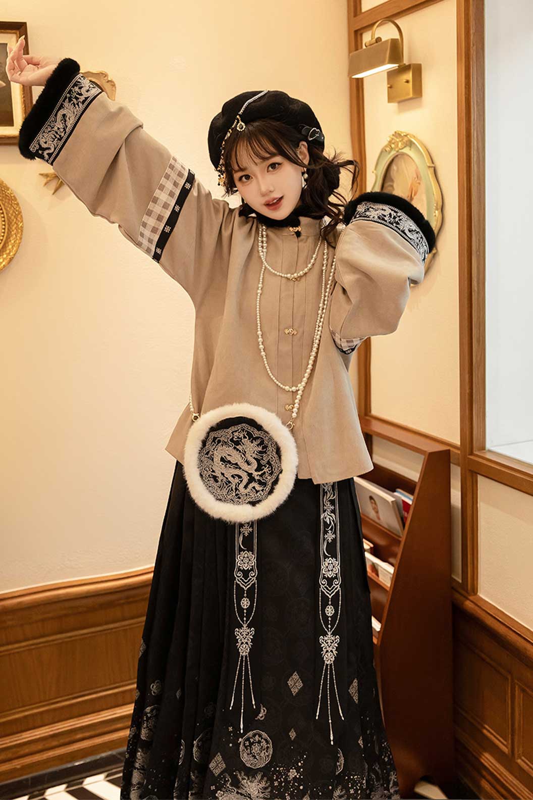 Modern Hanfu Black Mother-of-Pearl Inlay with Ma Mian Qun and Noble Lady Style