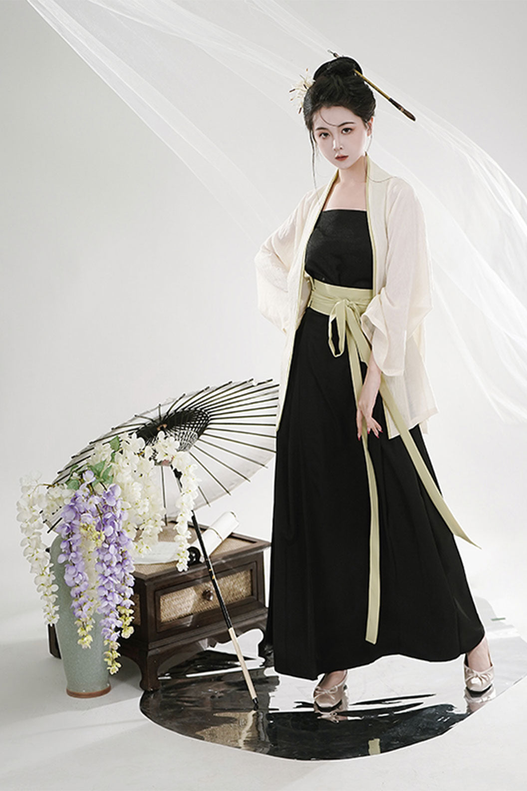 Modern Hanfu  Black with Three-pleated Skirt for Chinese style