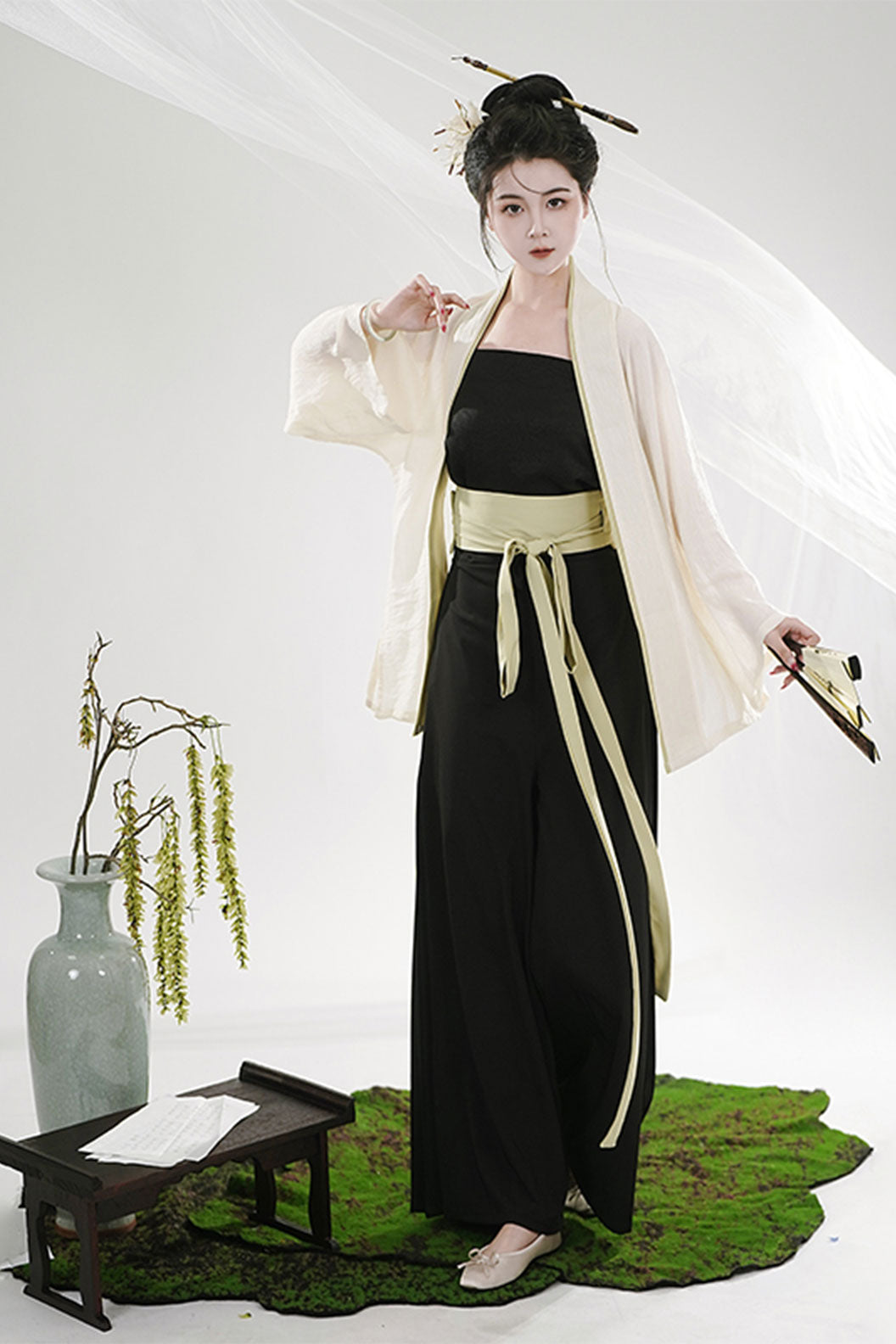 Modern Hanfu  Black with Three-pleated Skirt for Chinese style