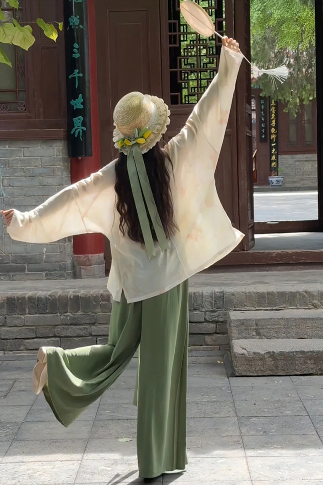Modern Hanfu in Multi-color Three-piece Set with Song Dynasty Pants Hanfu