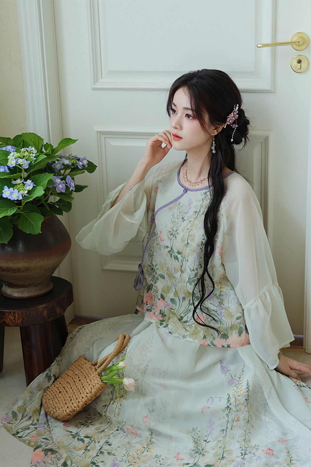Modern Hanfu Outfit Embroidered Tea White Dress