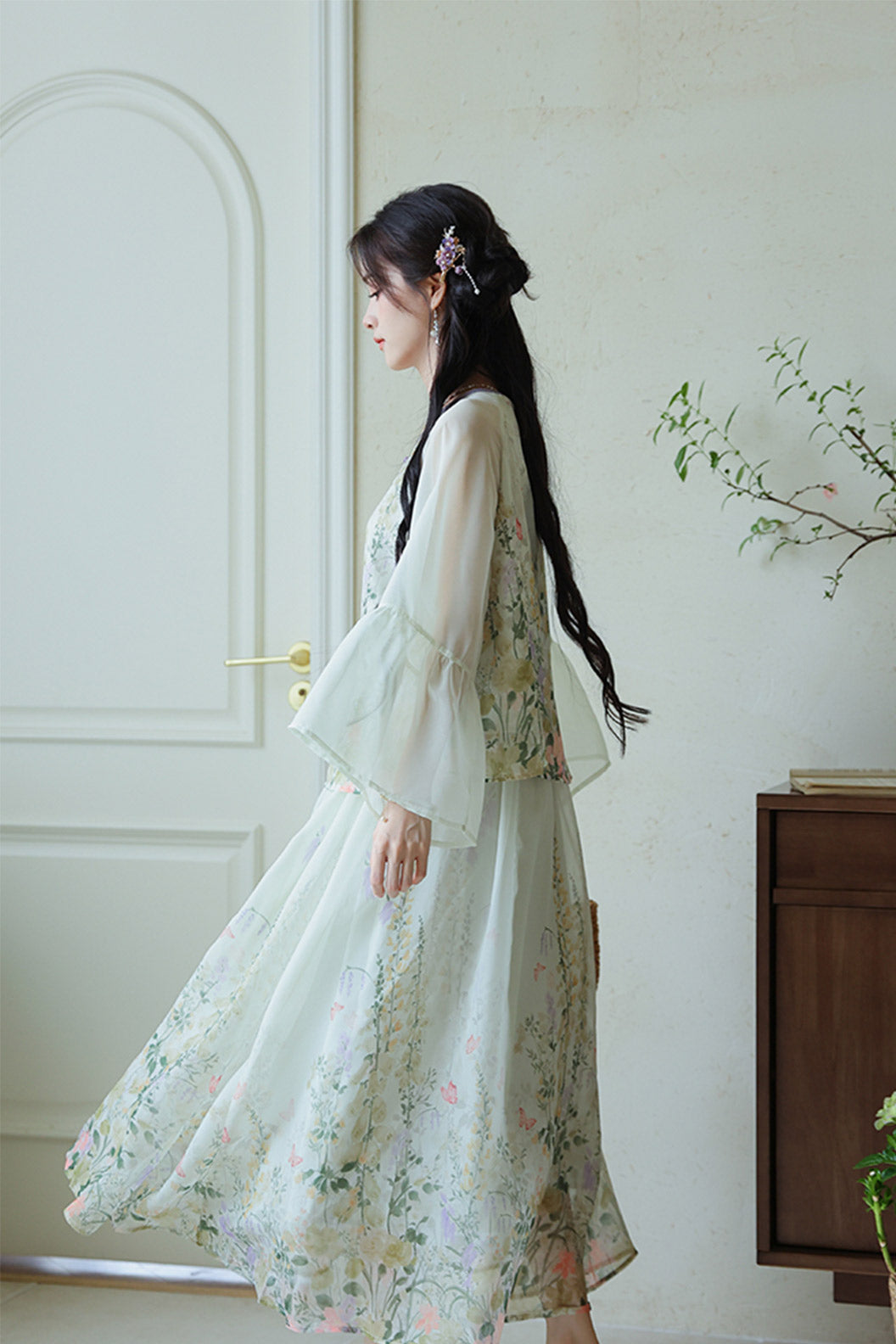 Modern Hanfu Outfit Embroidered Tea White Dress