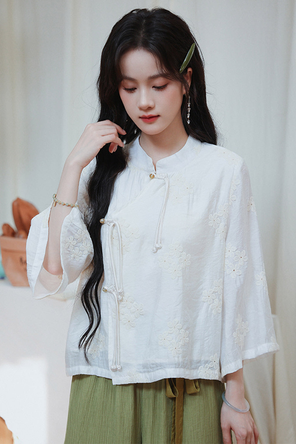 Modern Hanfu Outfit Female with Embroidered White Top