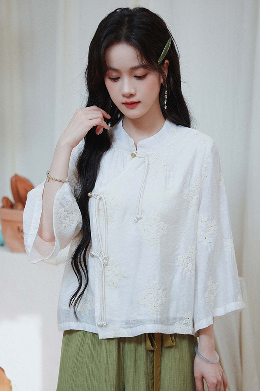 Modern Hanfu Outfit Female with Embroidered White Top