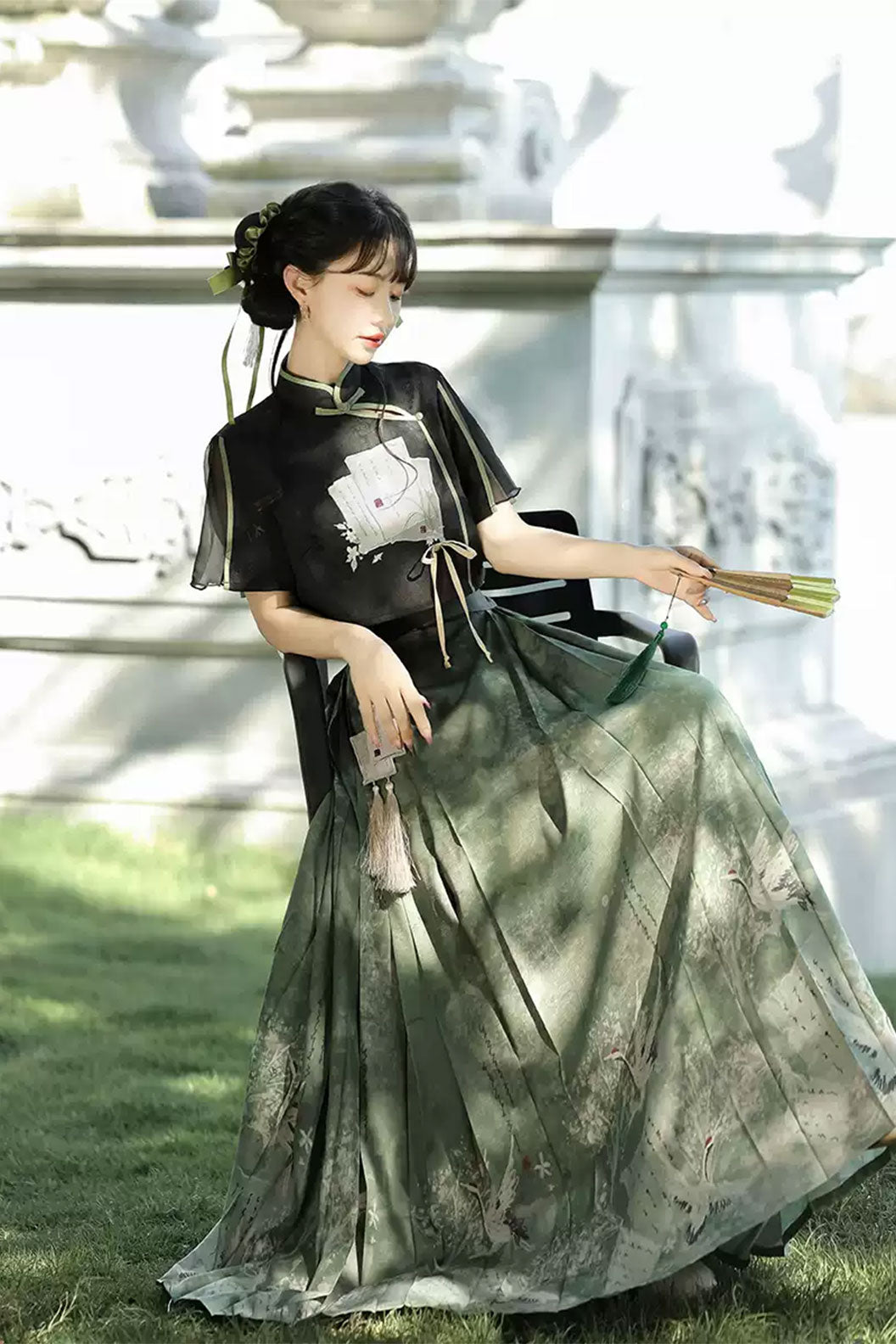 Modern Hanfu with Green-Black Hanfu Dress Chinese Traditional Style and Ma Mian Skirt