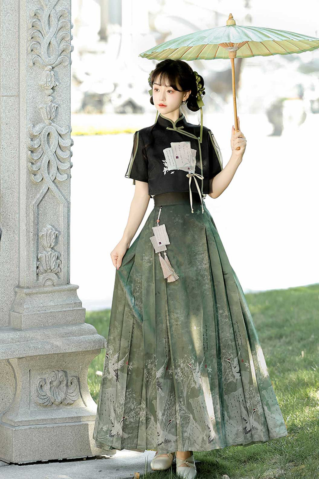 Modern Hanfu with Green-Black Hanfu Dress Chinese Traditional Style and Ma Mian Skirt
