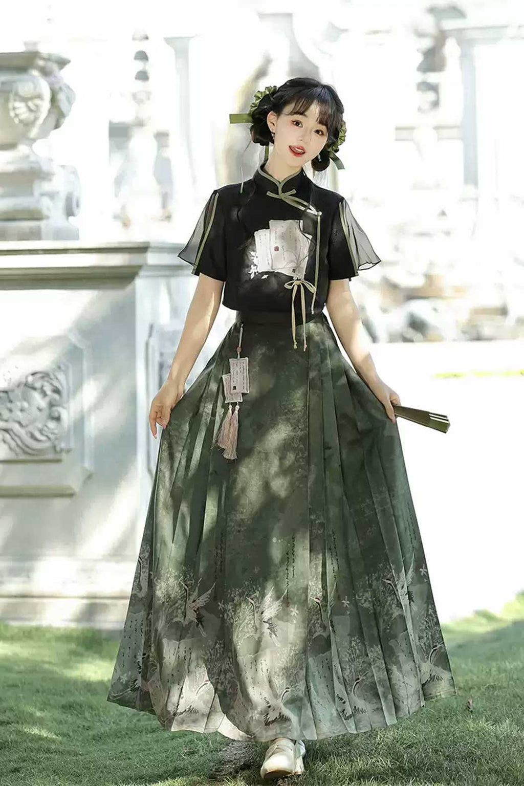 Modern Hanfu with Green-Black Hanfu Dress Chinese Traditional Style and Ma Mian Skirt
