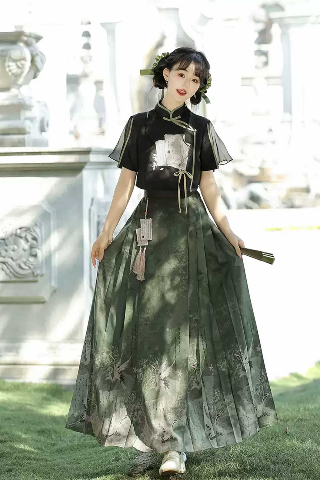 Modern Hanfu with Green-Black Hanfu Dress Chinese Traditional Style and Ma Mian Skirt