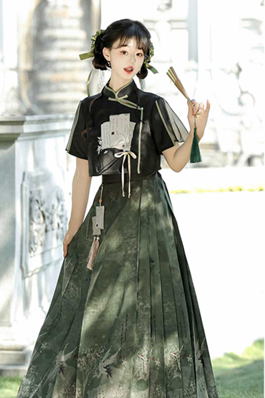 Modern Hanfu with Green-Black Hanfu Dress Chinese Traditional Style and Ma Mian Skirt