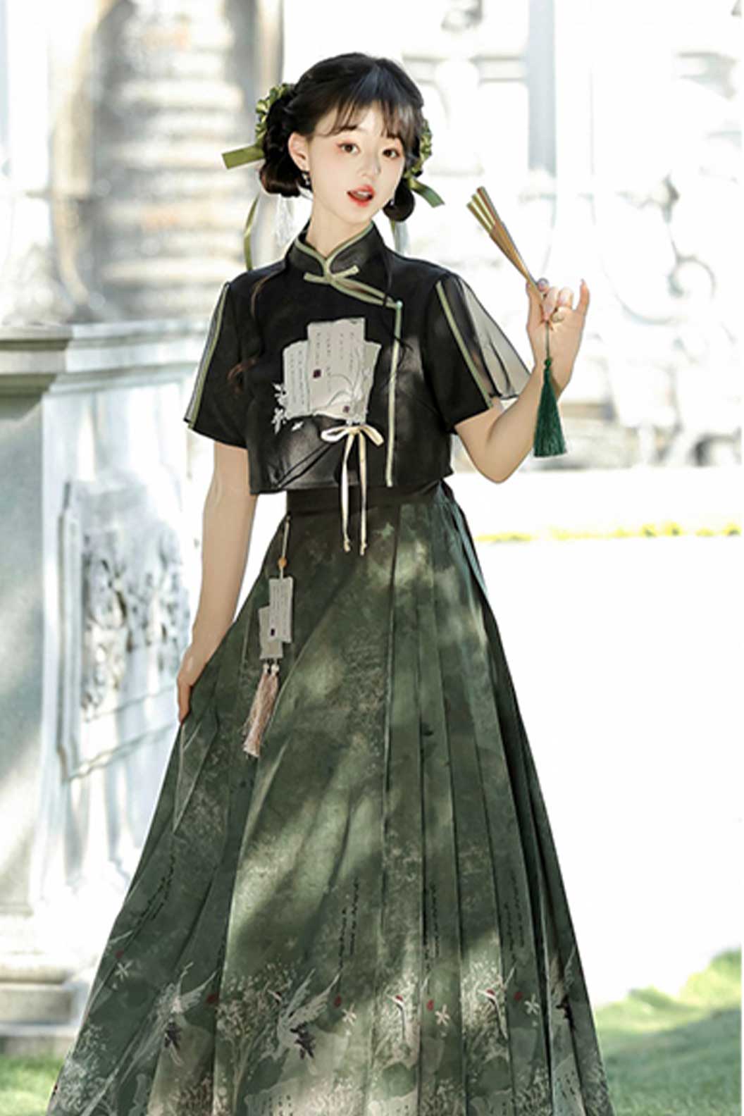 Modern Hanfu with Green-Black Hanfu Dress Chinese Traditional Style and Ma Mian Skirt
