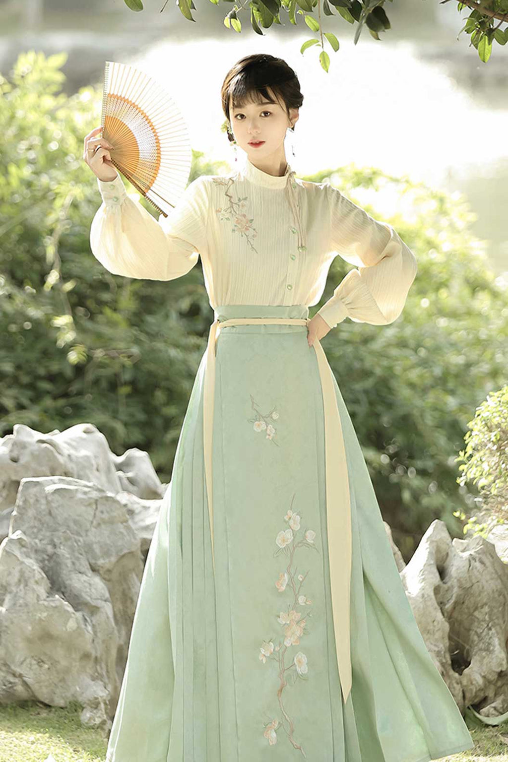 Modern Hanfu with Green Hanfu Dress and Ma Mian SkirtNew Chinese Traditional Style