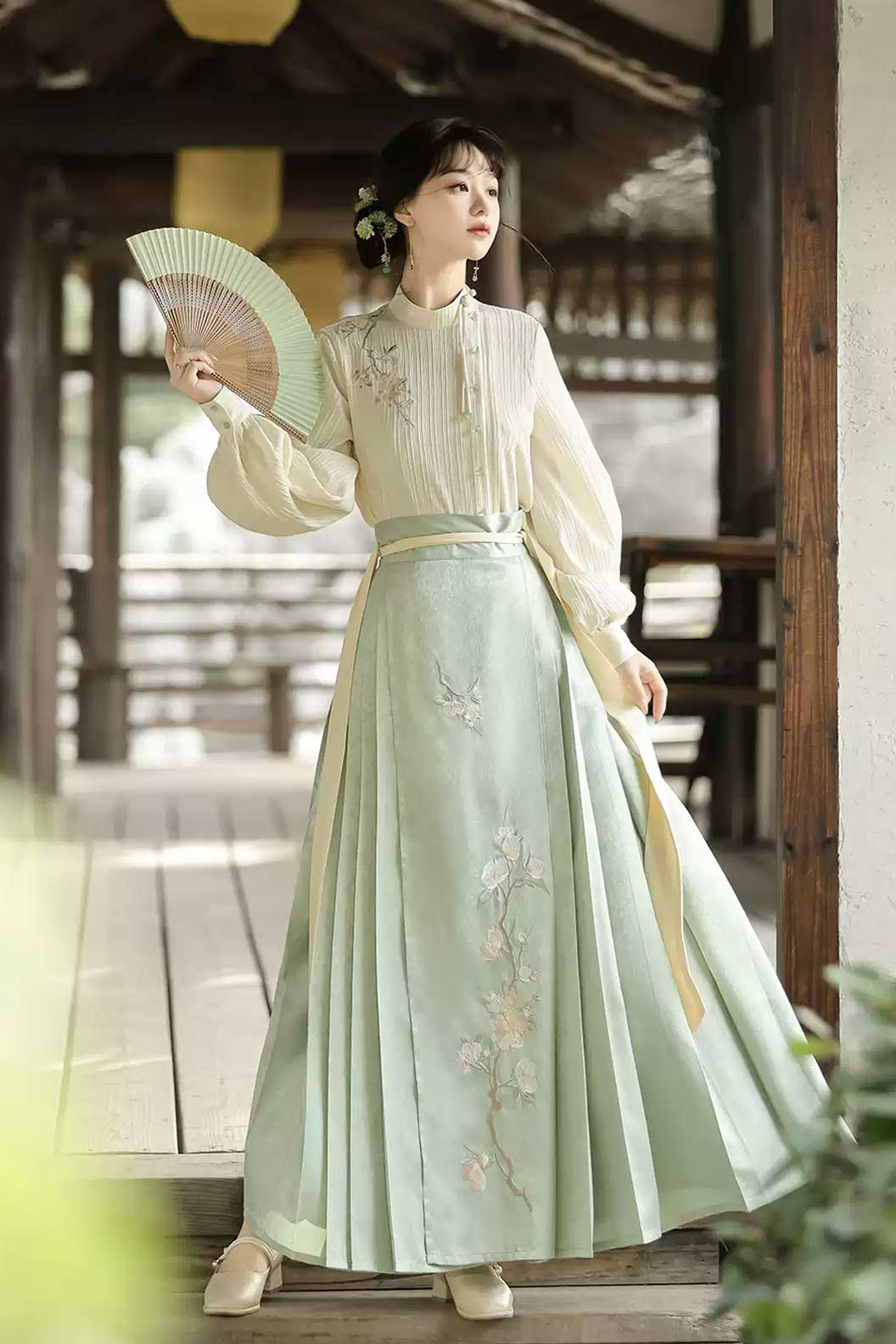 Modern Hanfu with Green Hanfu Dress and Ma Mian SkirtNew Chinese Traditional Style
