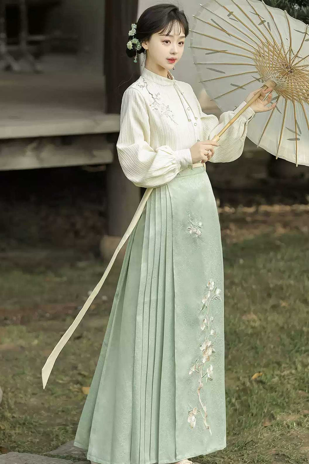 Modern Hanfu with Green Hanfu Dress and Ma Mian SkirtNew Chinese Traditional Style