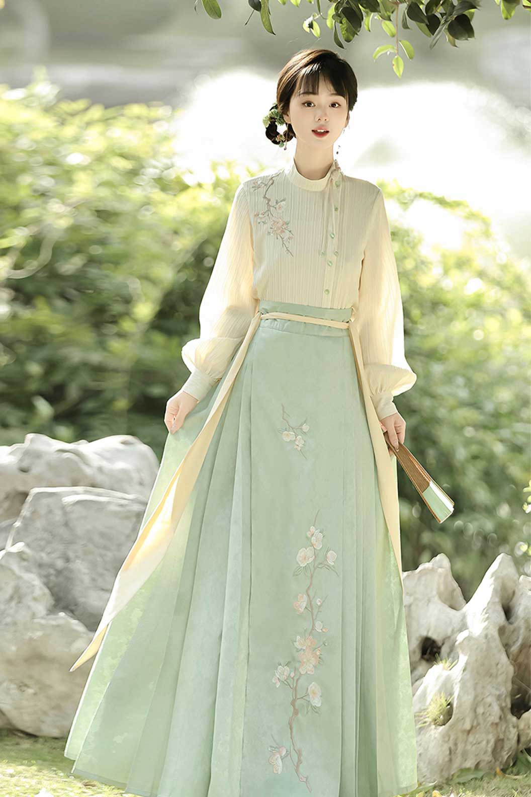 Modern Hanfu with Green Hanfu Dress and Ma Mian SkirtNew Chinese Traditional Style