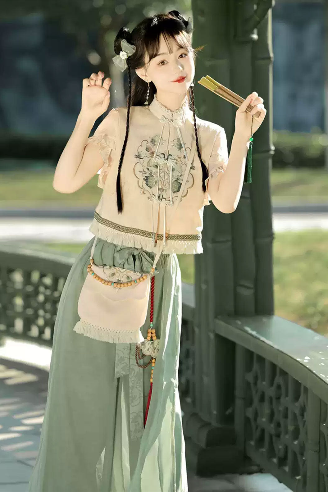 Modern Hanfu with Green Lantern Pants in Chinese Traditional Style