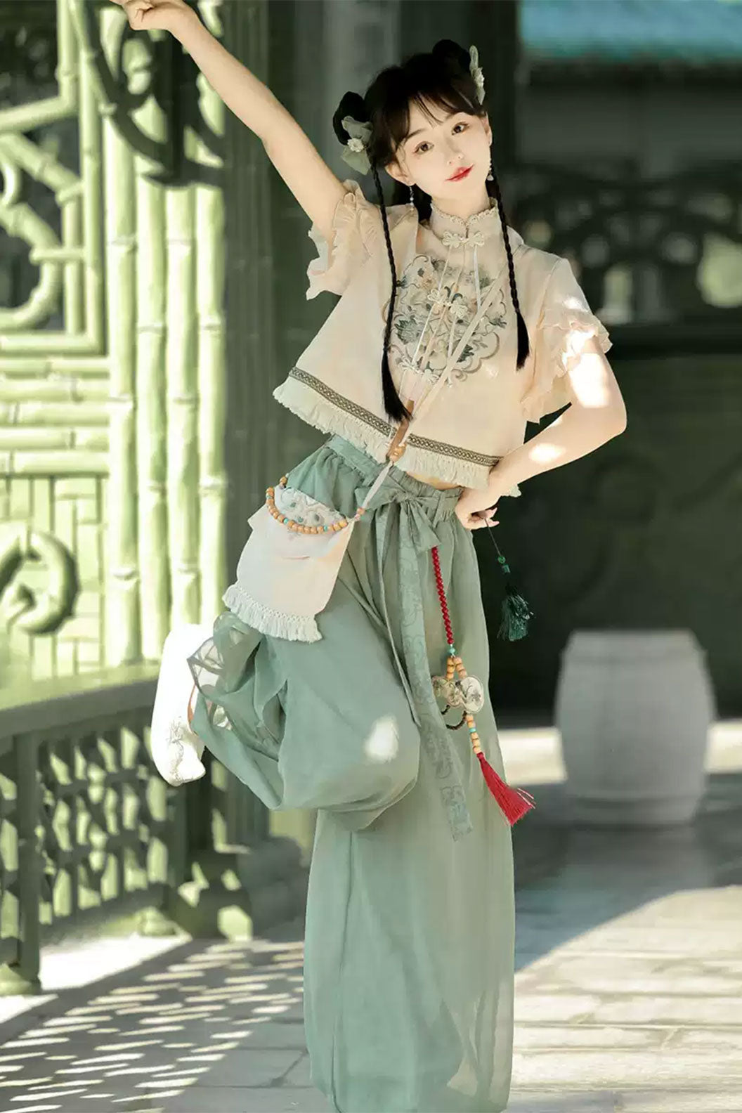 Modern Hanfu with Green Lantern Pants in Chinese Traditional Style