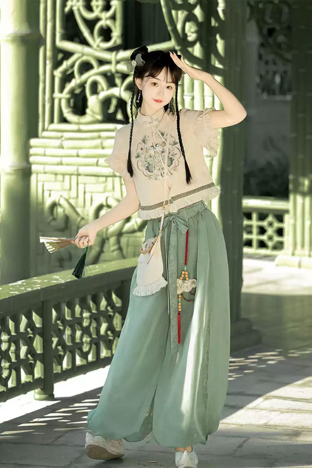 Modern Hanfu with Green Lantern Pants in Chinese Traditional Style
