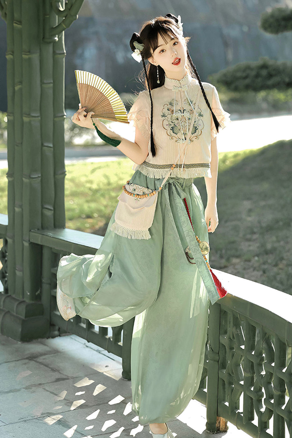 Modern Hanfu with Green Lantern Pants in Chinese Traditional Style