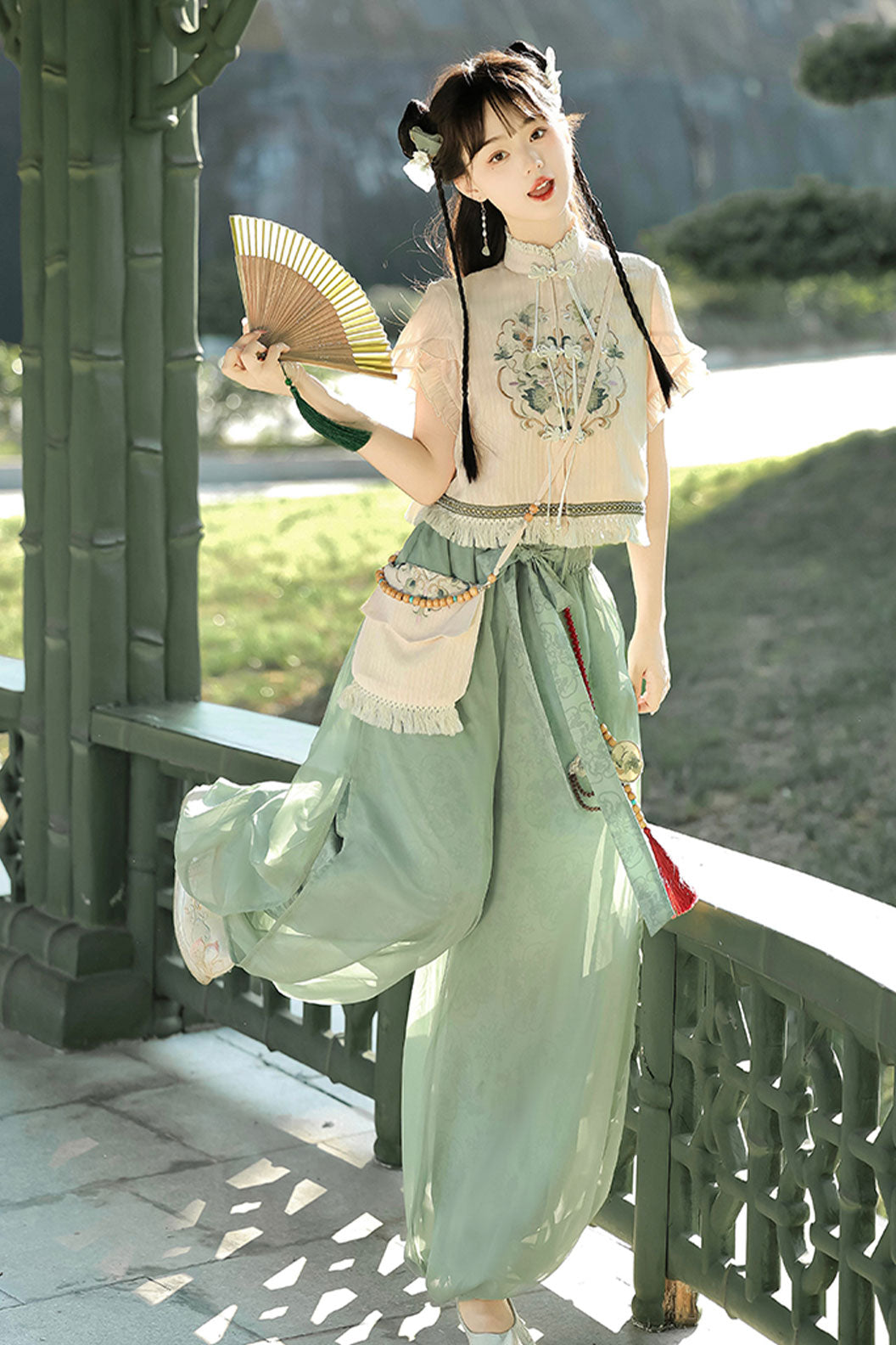 Modern Hanfu with Green Lantern Pants in Chinese Traditional Style