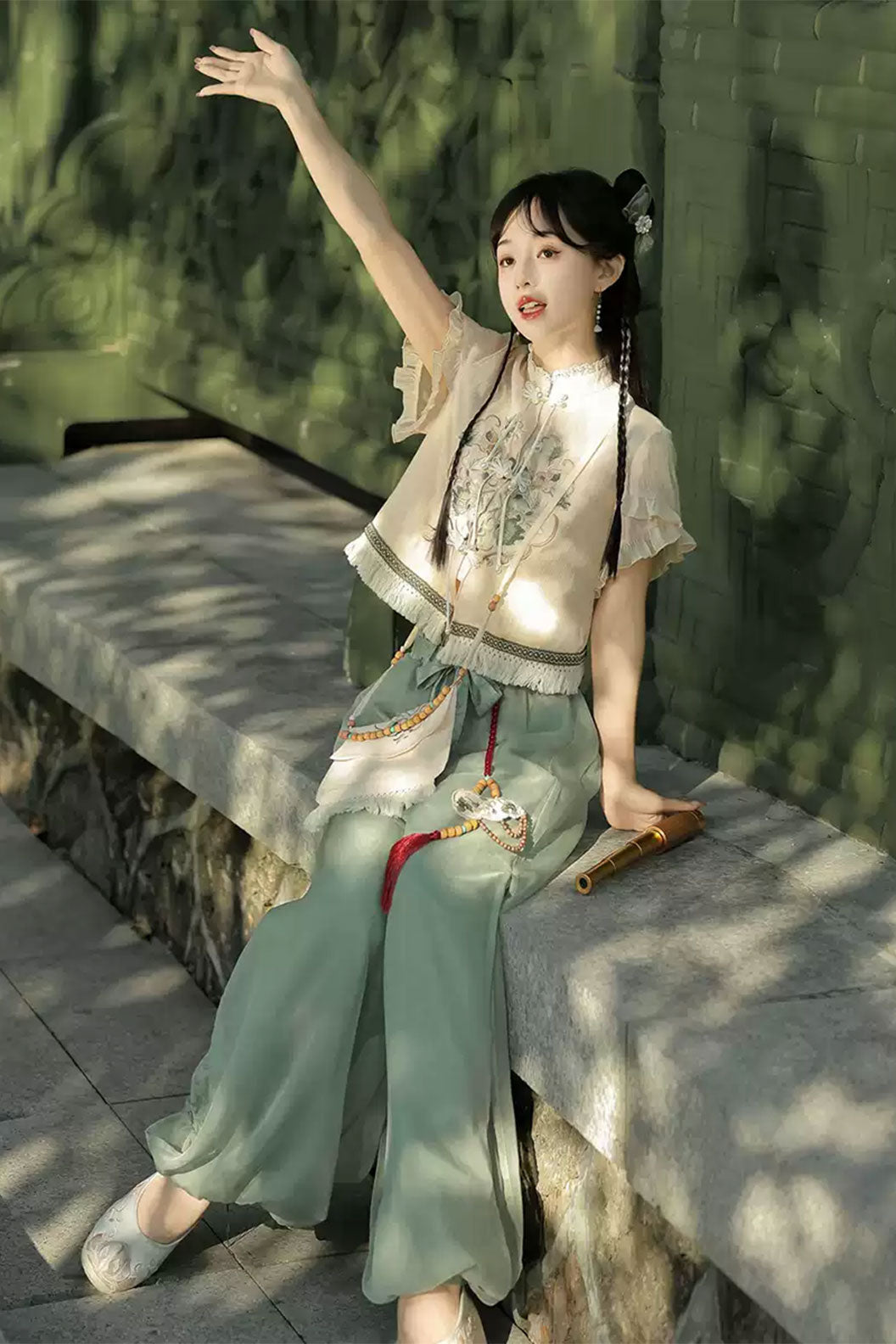 Modern Hanfu with Green Lantern Pants in Chinese Traditional Style
