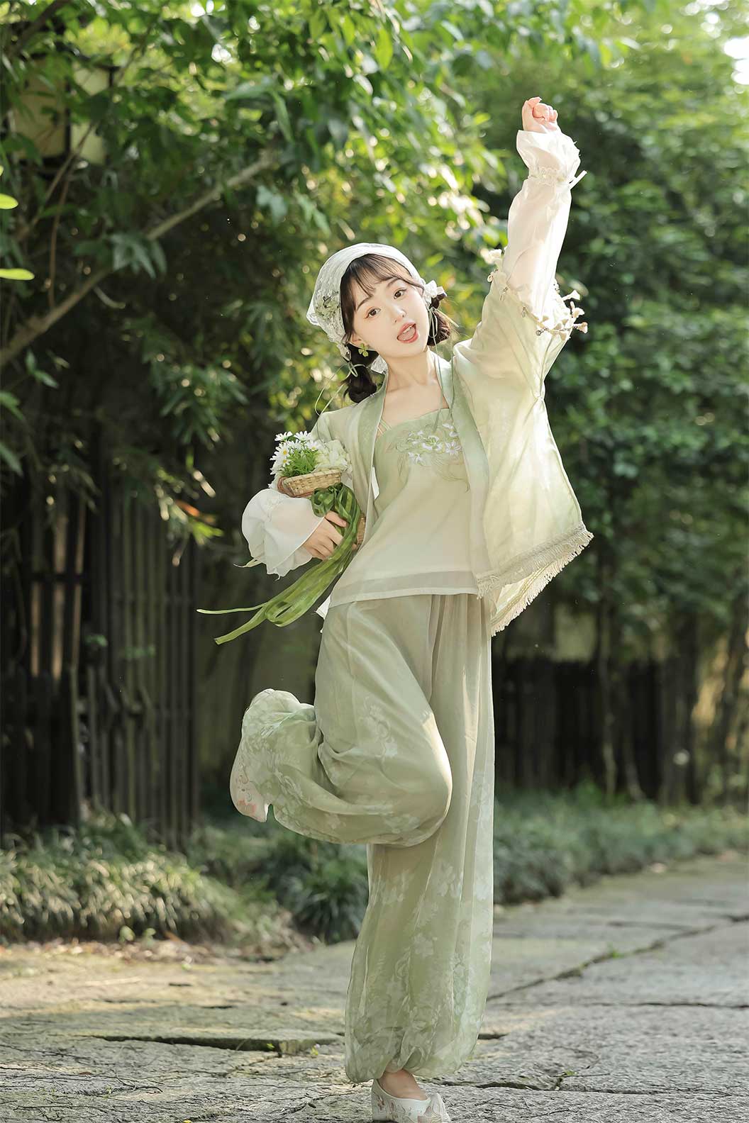 Modern Hanfu with Purple Lantern Pants for Daily Commute