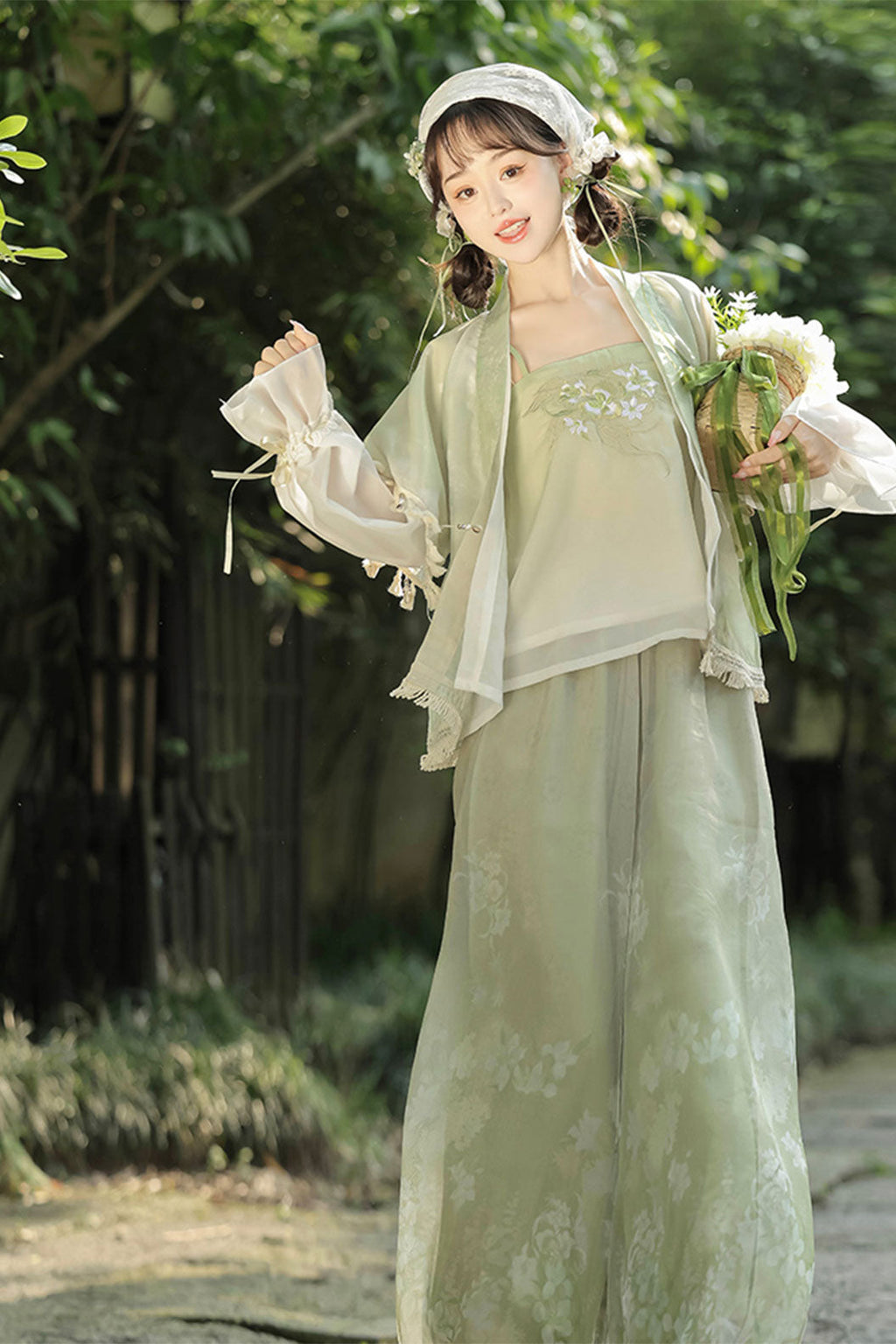 Modern Hanfu with Purple Lantern Pants for Daily Commute