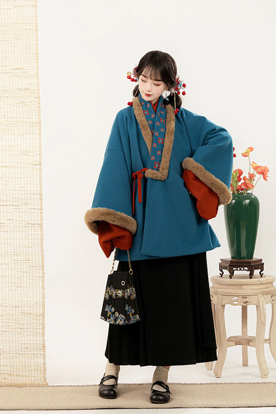 Modern Hanfu with Triangle Set Straight Collar and Short Jacket