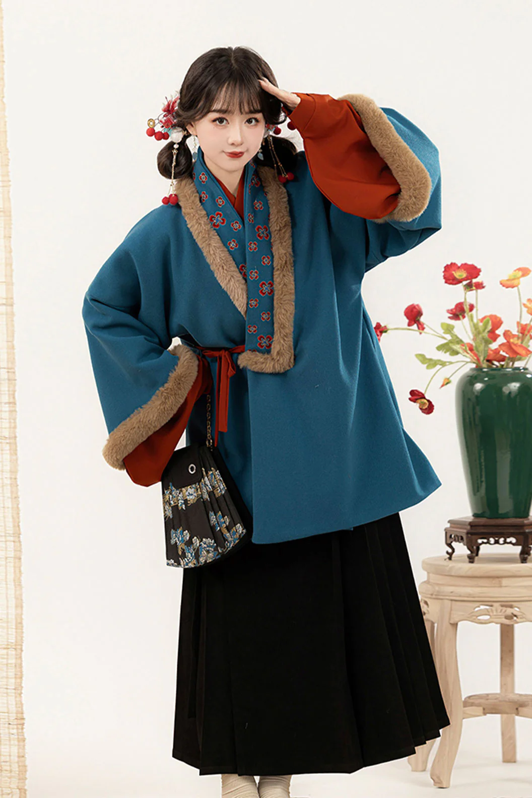 Modern Hanfu with Triangle Set Straight Collar and Short Jacket