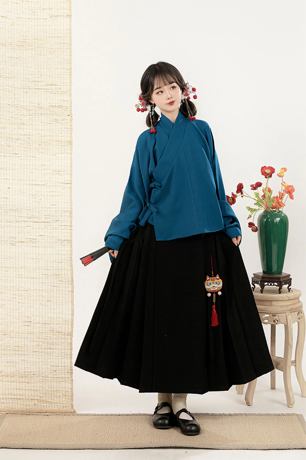 Modern Hanfu with Triangle Set Straight Collar and Short Jacket
