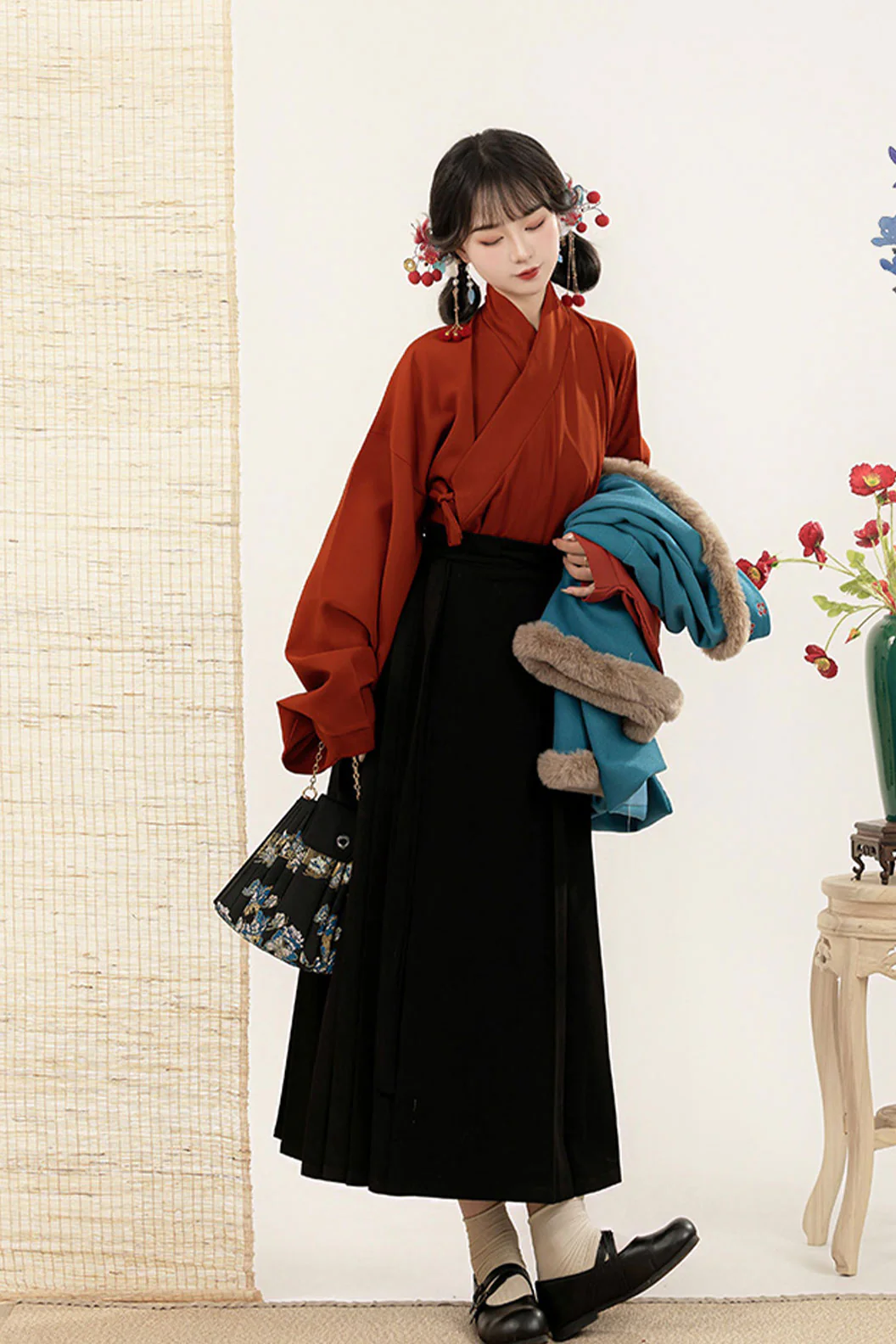 Modern Hanfu with Triangle Set Straight Collar and Short Jacket