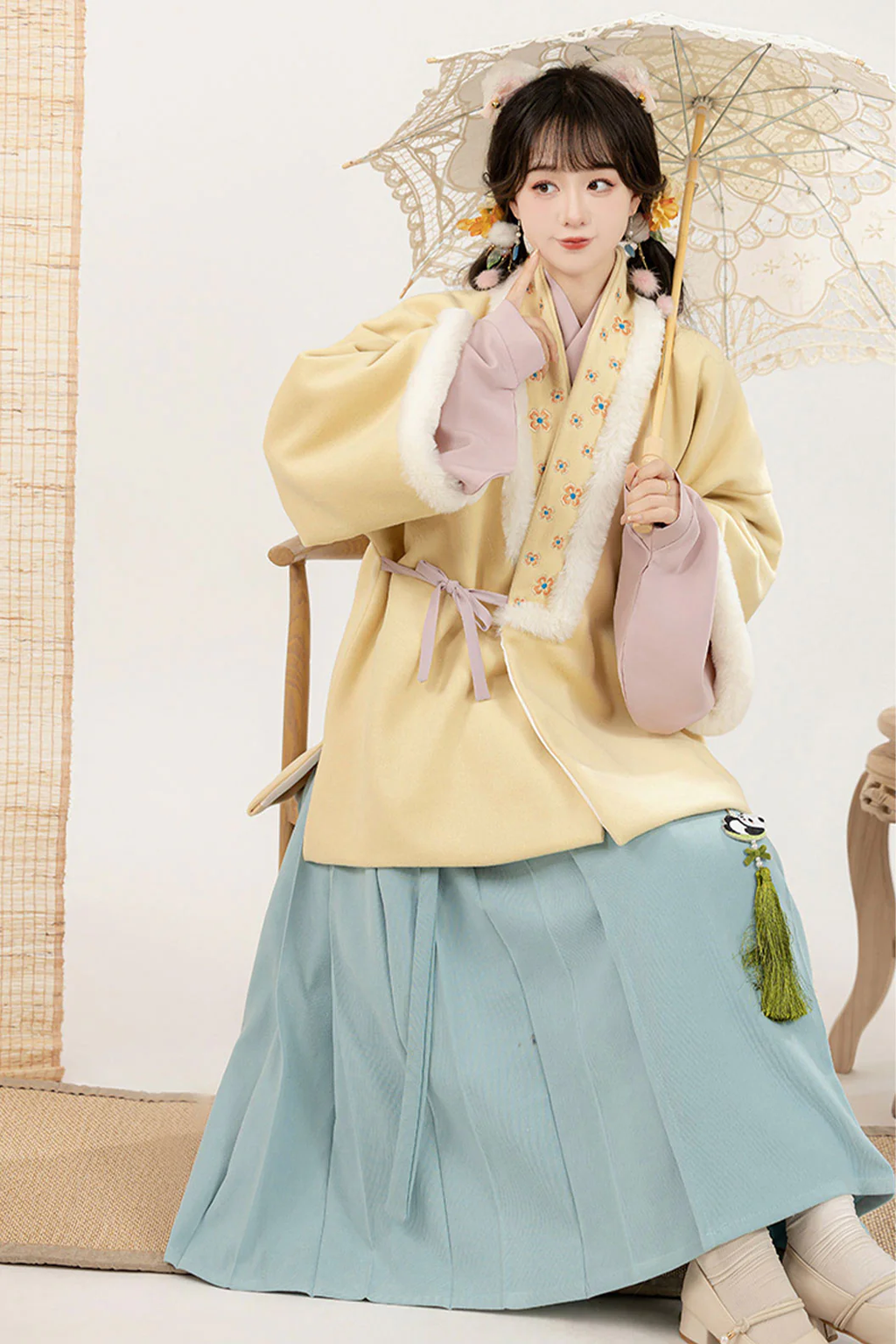 Modern Hanfu with Triangle Set Straight Collar and Short Jacket
