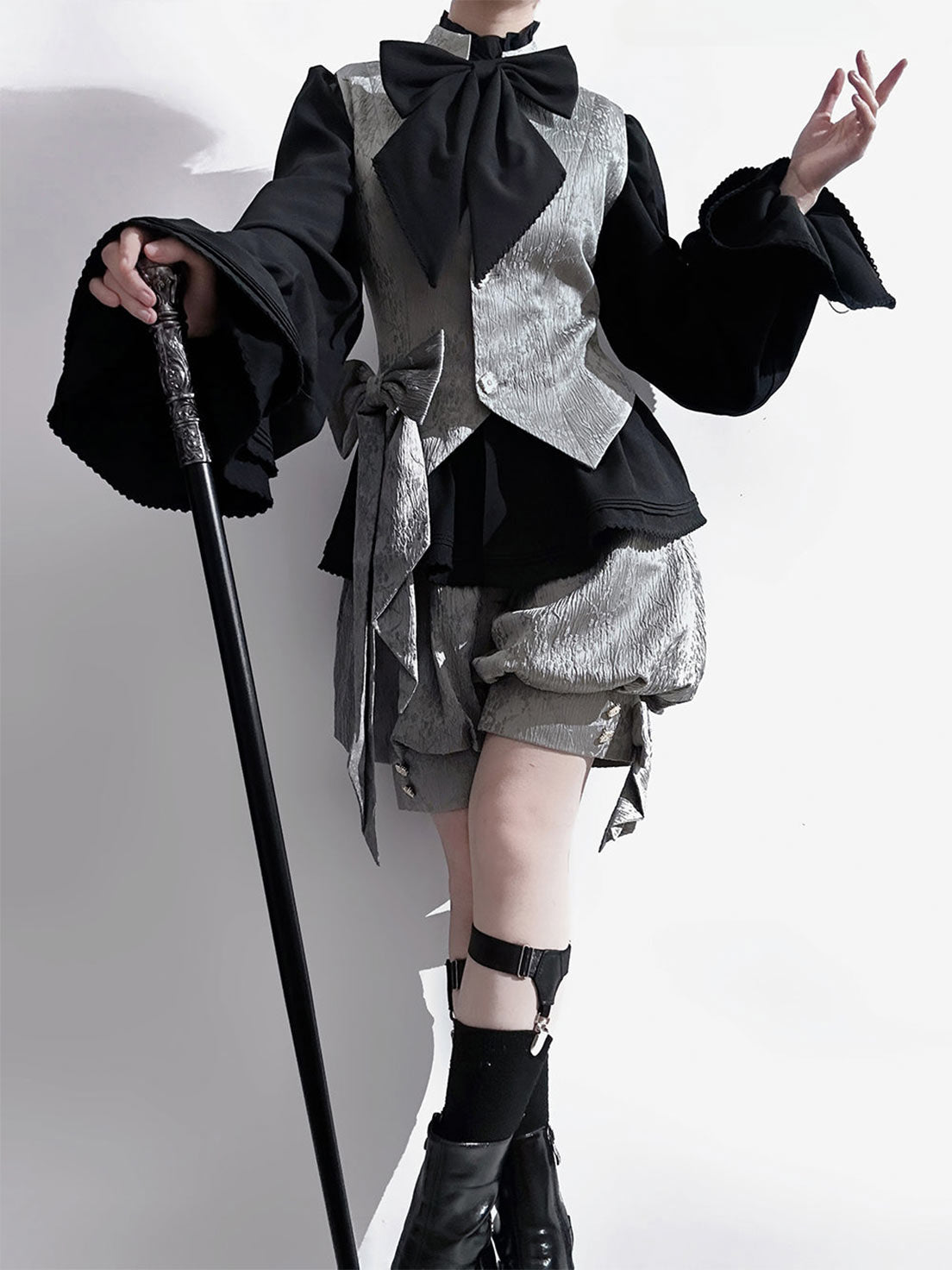 Ouji Fashion Gothic Vintage Lolita Set Grey Tone Embroidered Vest with Puff Shorts Ruffle Design Outfit