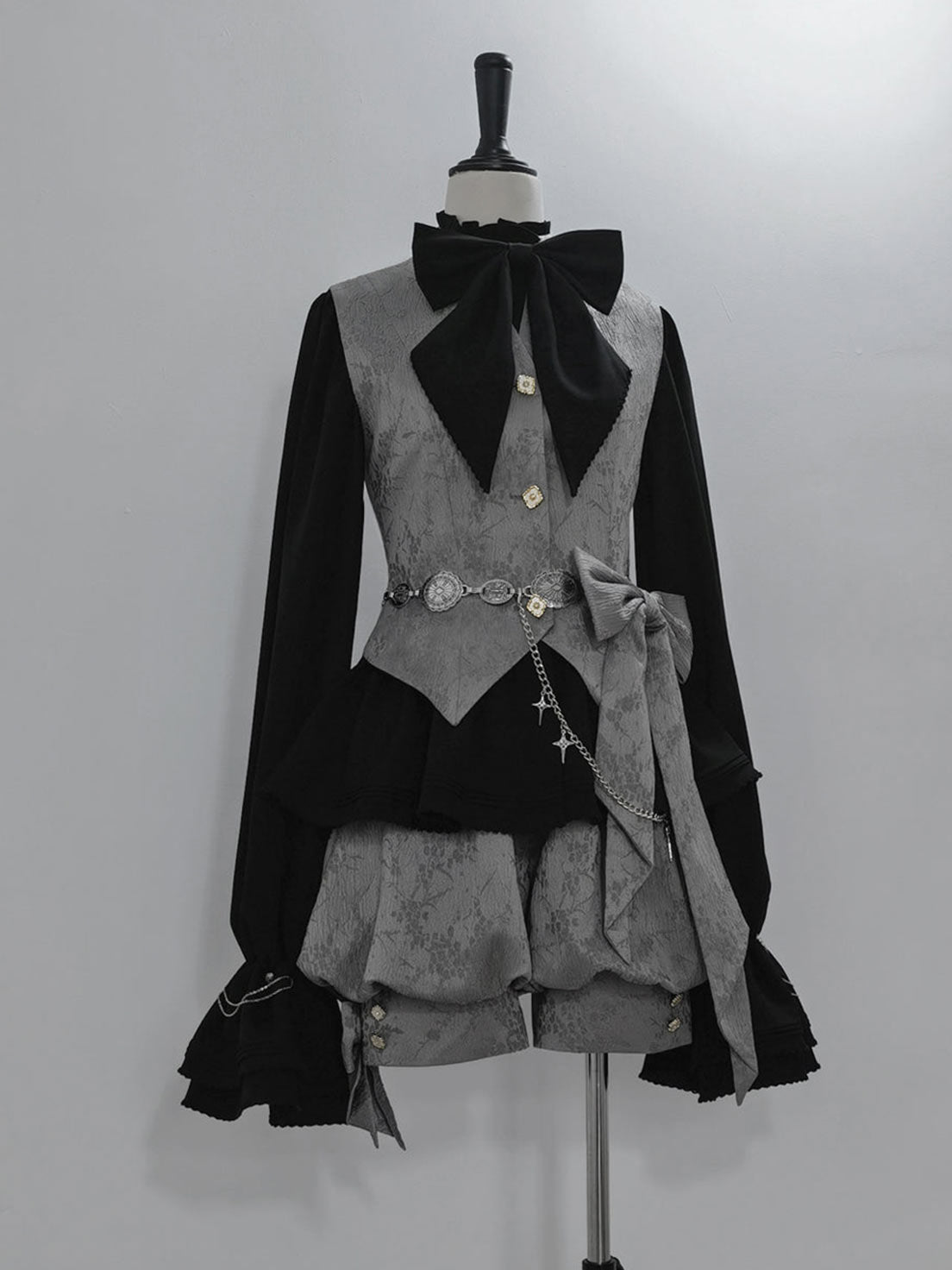 Ouji Fashion Gothic Vintage Lolita Set Grey Tone Embroidered Vest with Puff Shorts Ruffle Design Outfit
