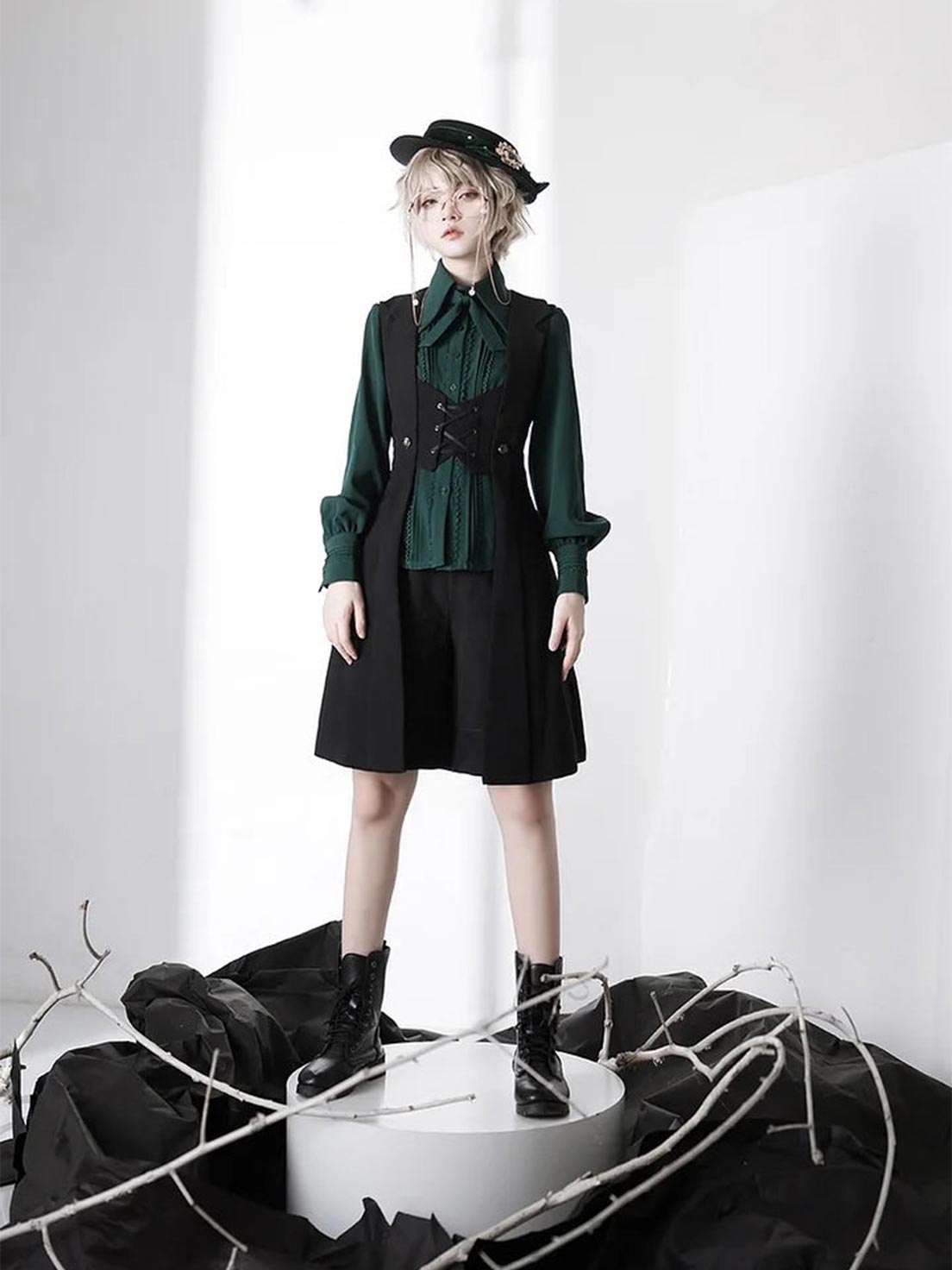 Ouji Fashion Lolita Black Vintage Medieval Vest Elegant Royal Style Shorts Outfit