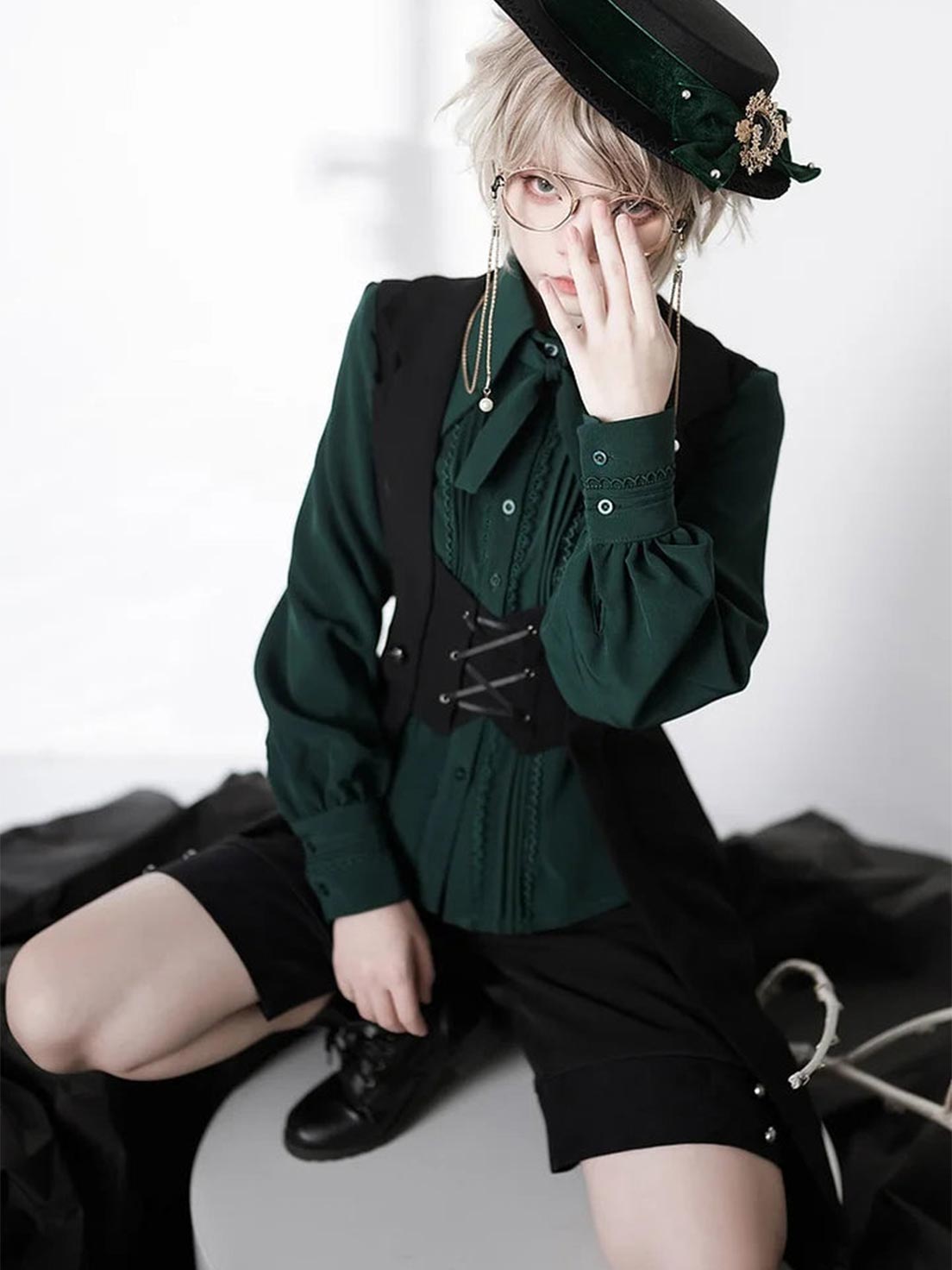 Ouji Fashion Lolita Black Vintage Medieval Vest Elegant Royal Style Shorts Outfit